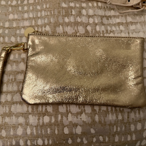 Gold Moda Luxe clutch/wristlet. - Picture 1 of 5